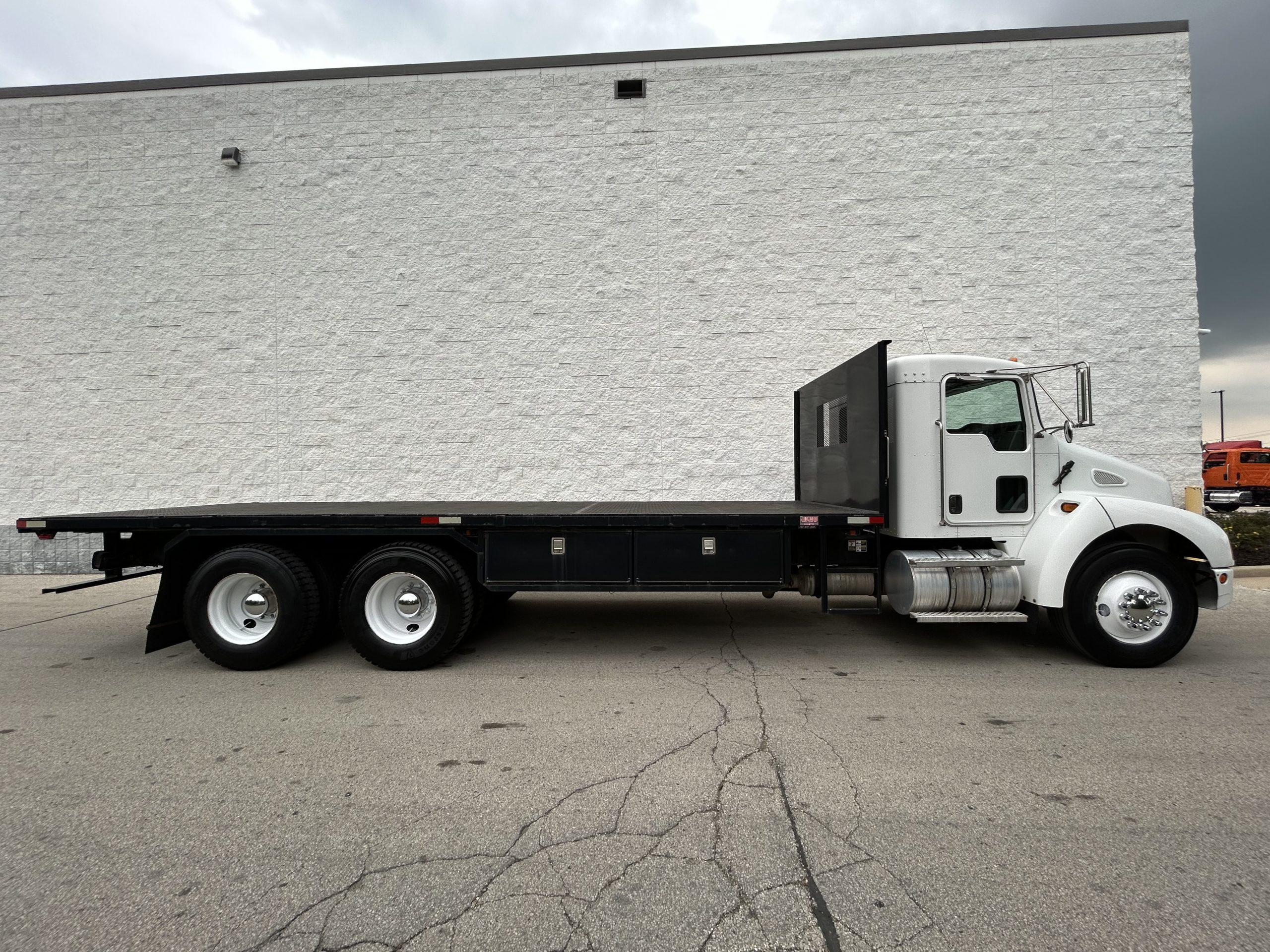 2006 KENWORTH T300 UT18221-03 2006 KENWORTH T300 UT18221-03