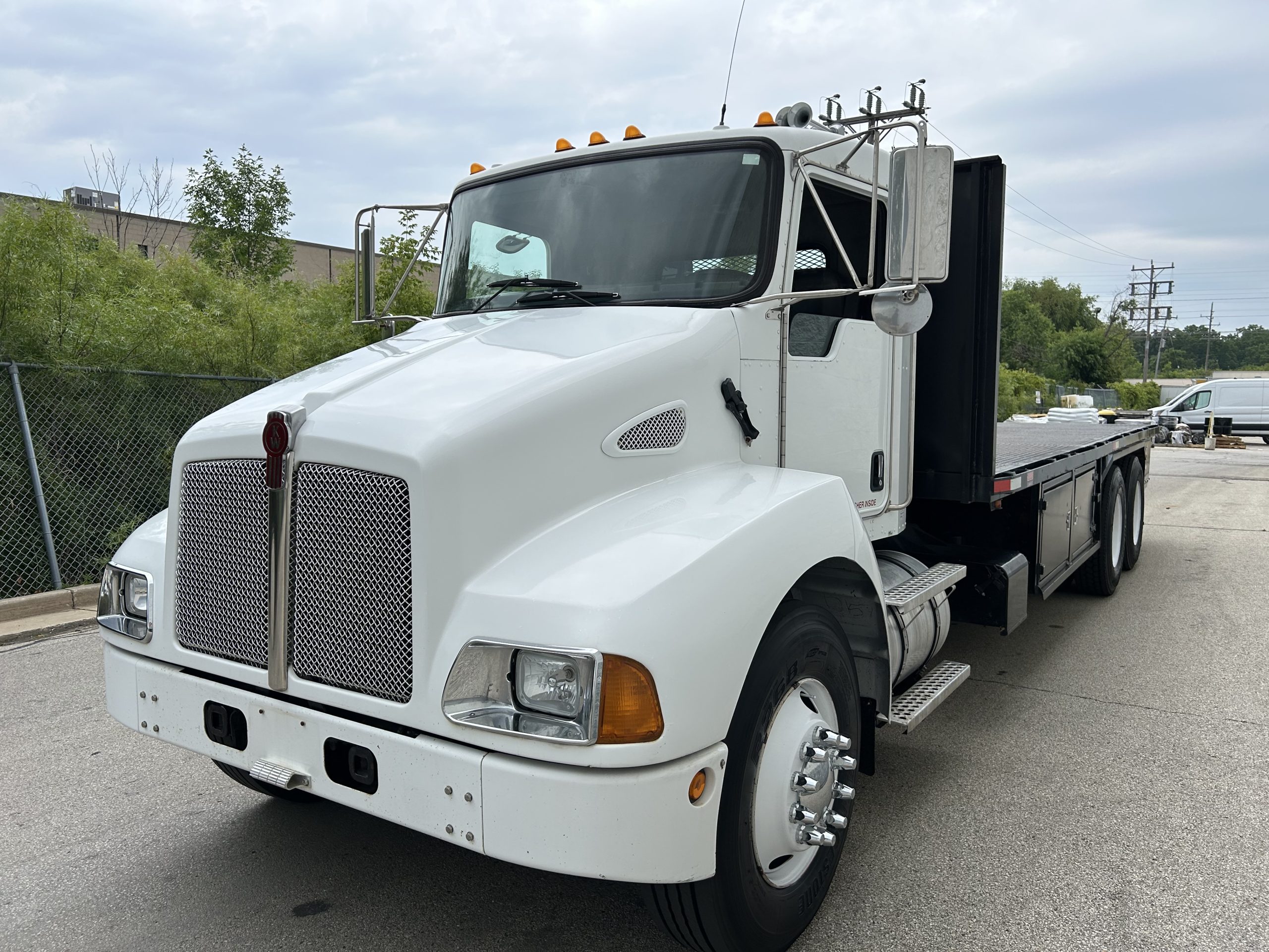 2006 KENWORTH T300 UT18221-07 2006 KENWORTH T300 UT18221-07