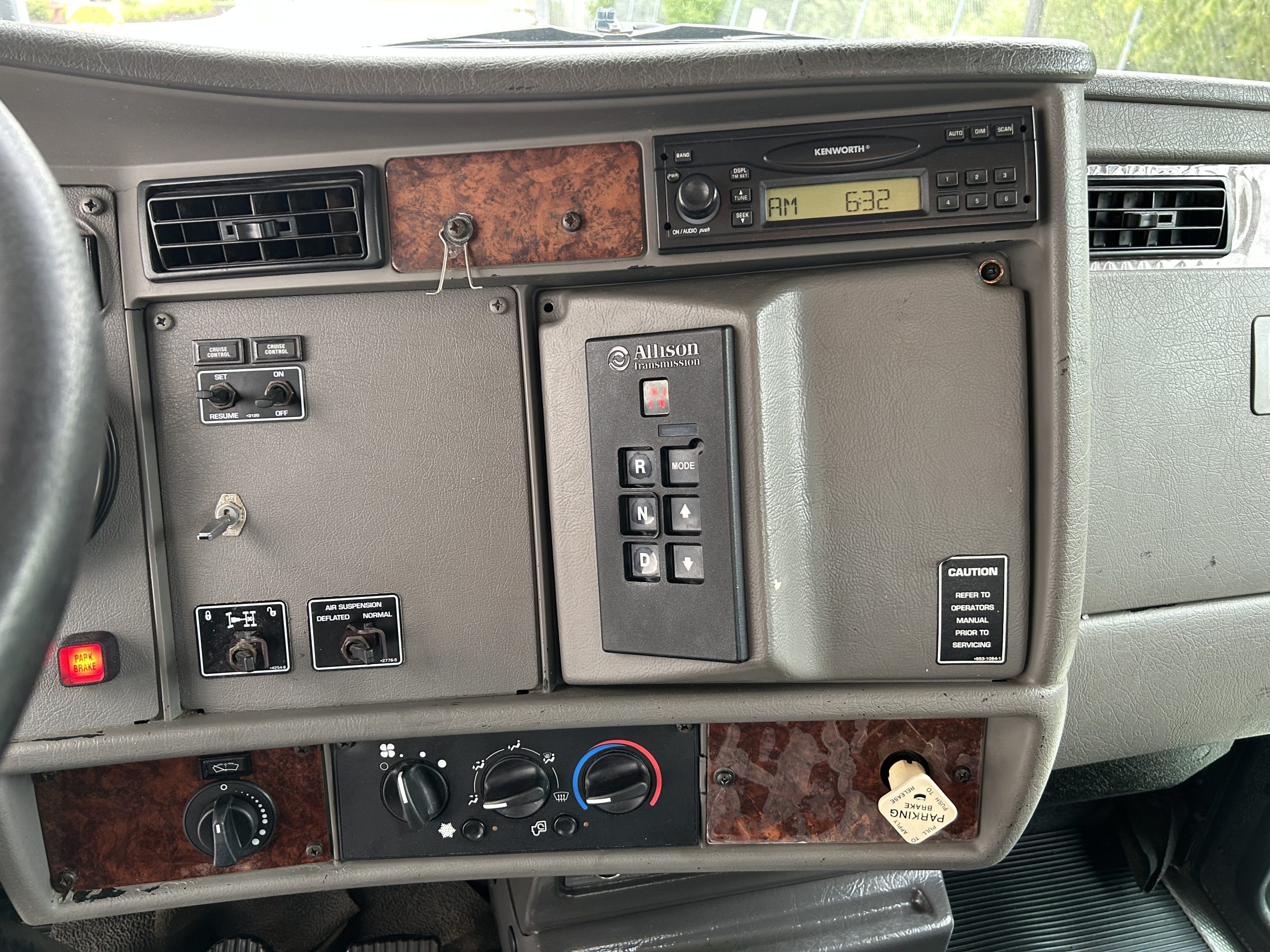 2006 KENWORTH T300 UT18221-10 2006 KENWORTH T300 UT18221-10