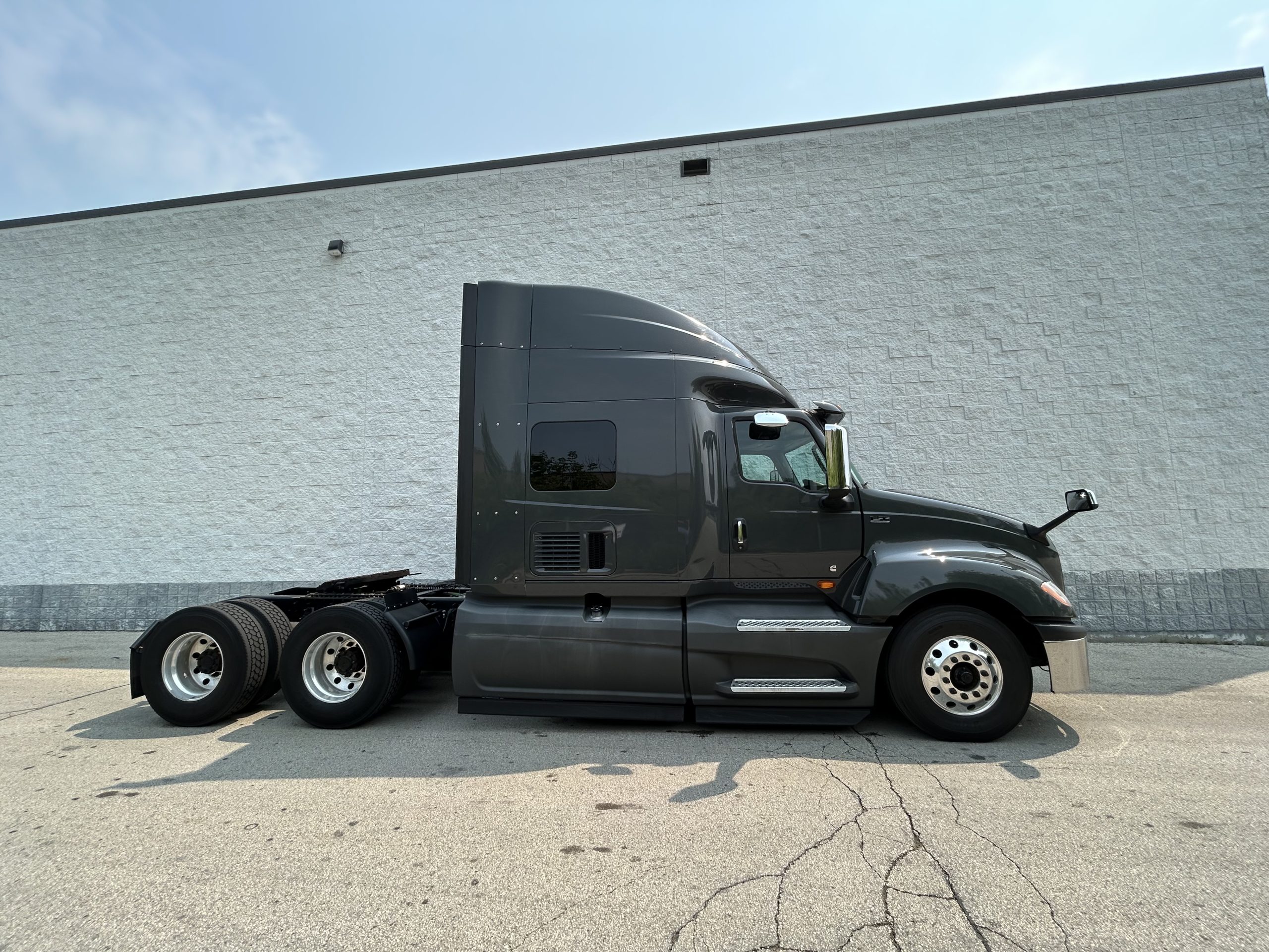 2021 INTERNATIONAL LT625 2021 INTERNATIONAL LT625 - image 2 of 6