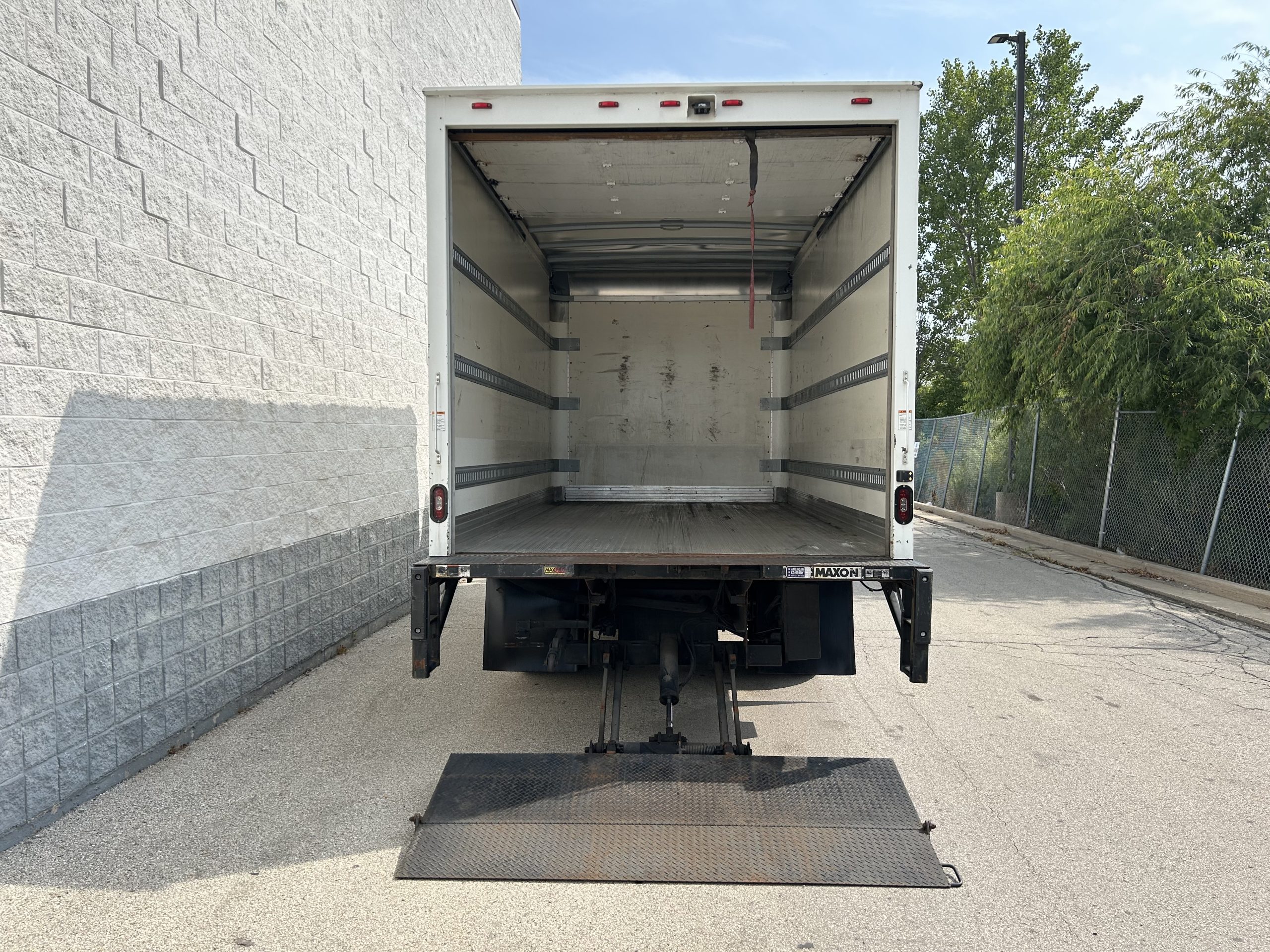 2020 Isuzu NPR HD 2020 Isuzu NPR HD - image 4 of 6