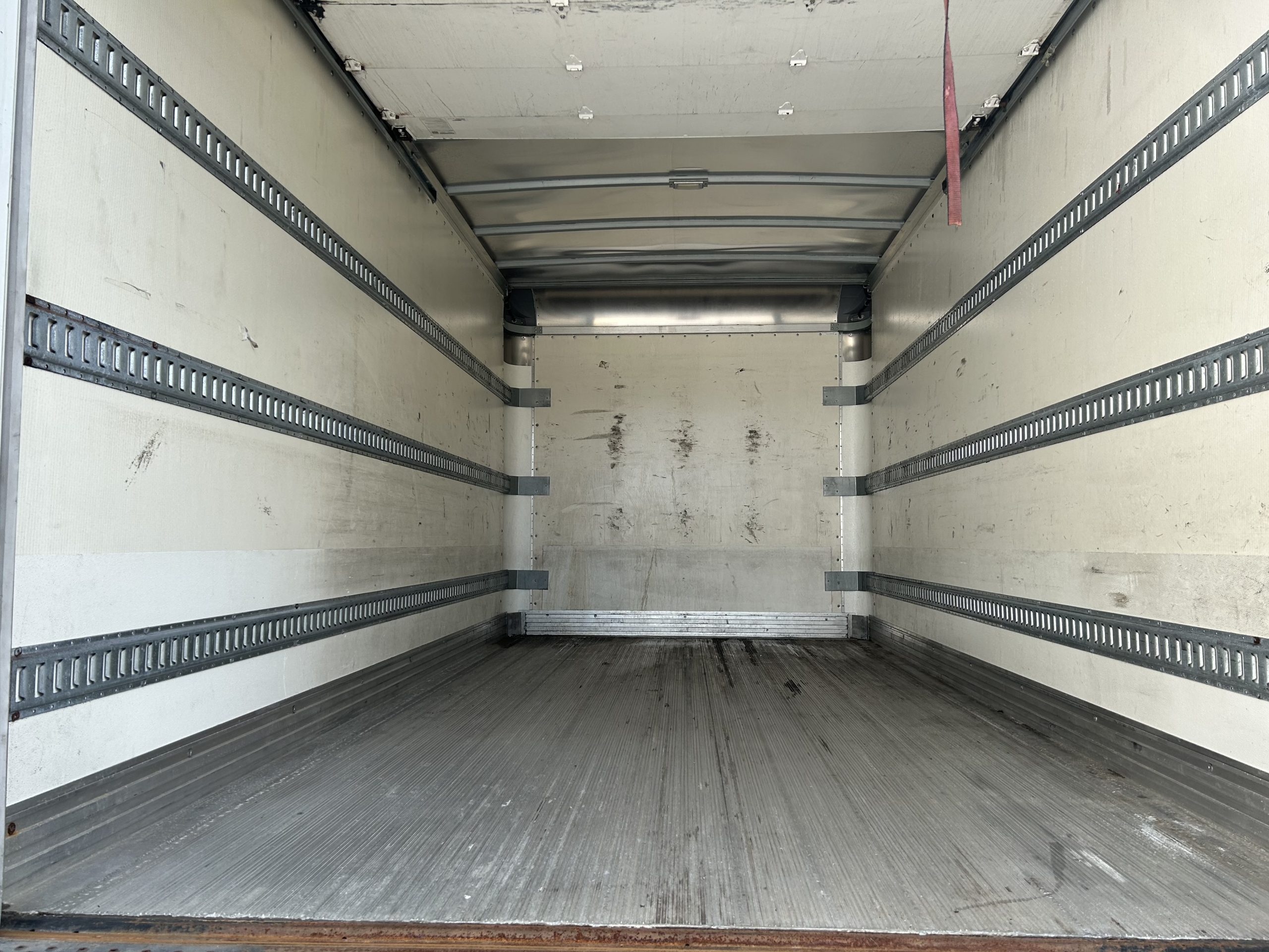 2020 Isuzu NPR HD 2020 Isuzu NPR HD - image 5 of 6