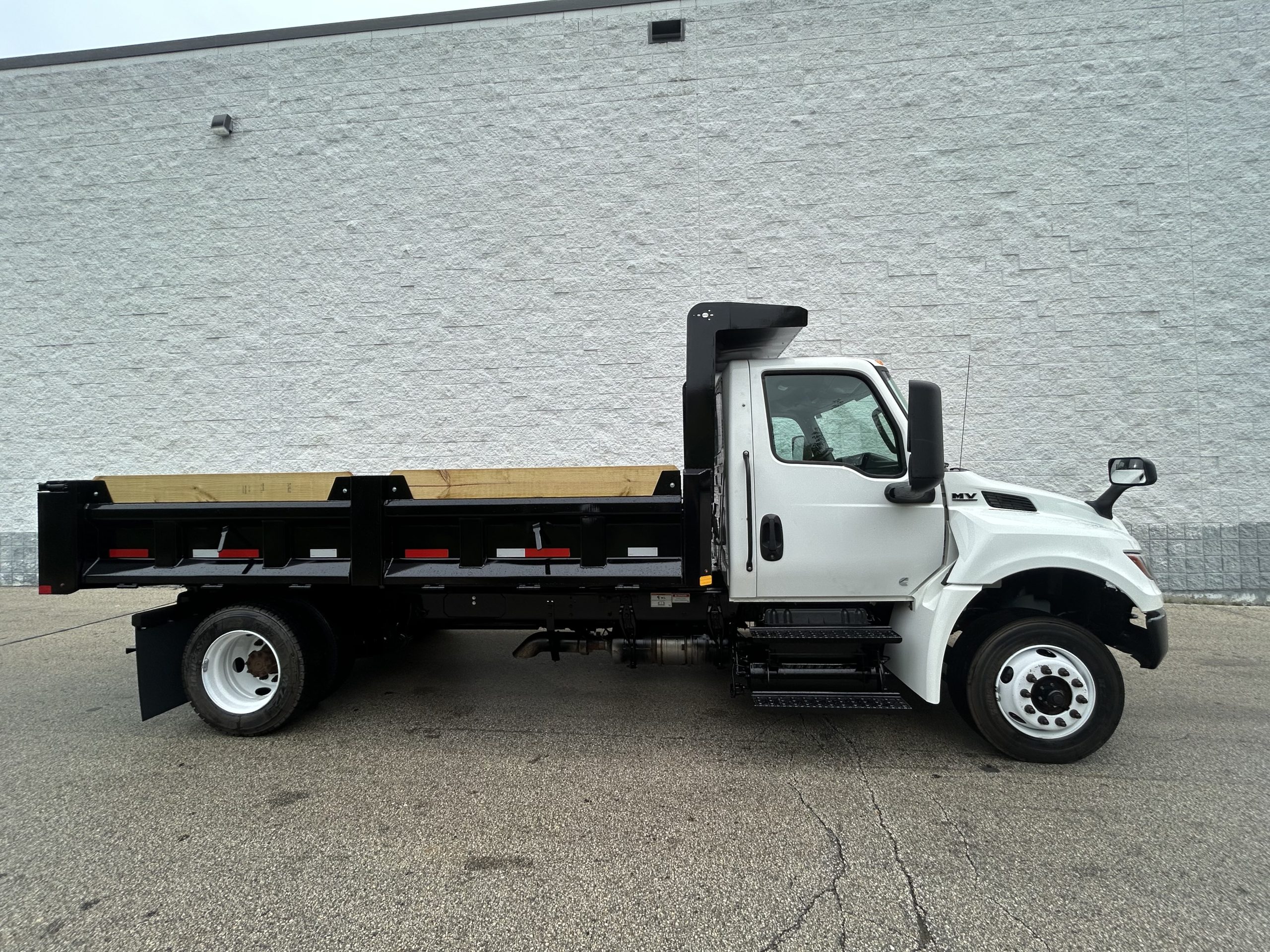2023 INTERNATIONAL MV607 2023 INTERNATIONAL MV607 - image 4 of 6